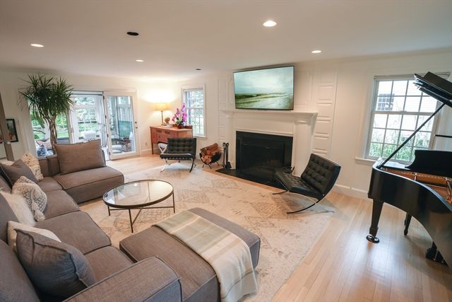 32 Pickwick Road, Newton, MA 02465