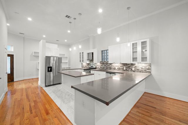 206 Burr Street A, Houston, TX 77011