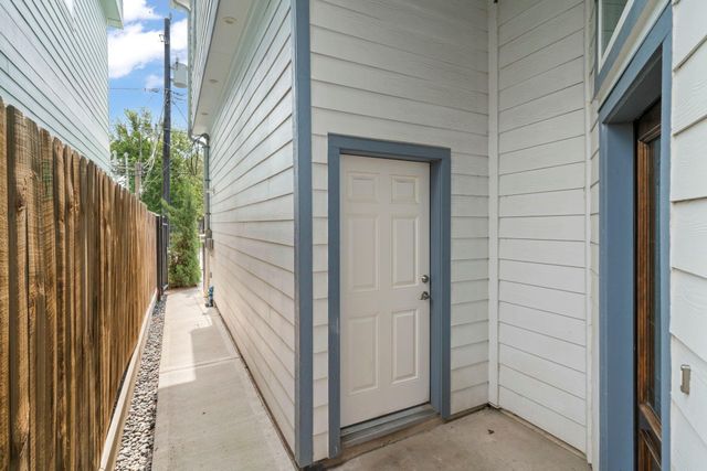 206 Burr Street A, Houston, TX 77011