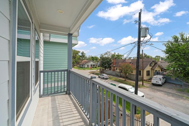 206 Burr Street A, Houston, TX 77011