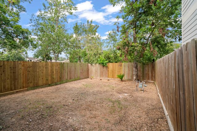 206 Burr Street A, Houston, TX 77011