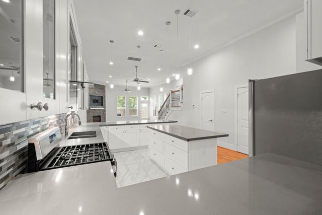 206 Burr Street A, Houston, TX 77011