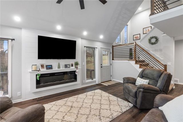 385 Lake Viking Terrace, Gallatin, MO 64640