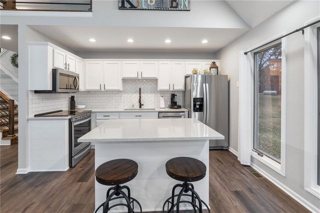 385 Lake Viking Terrace, Gallatin, MO 64640