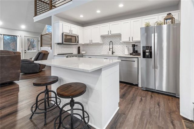 385 Lake Viking Terrace, Gallatin, MO 64640