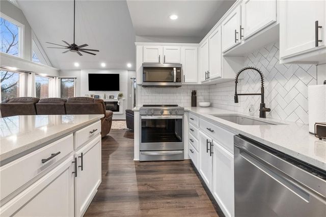 385 Lake Viking Terrace, Gallatin, MO 64640