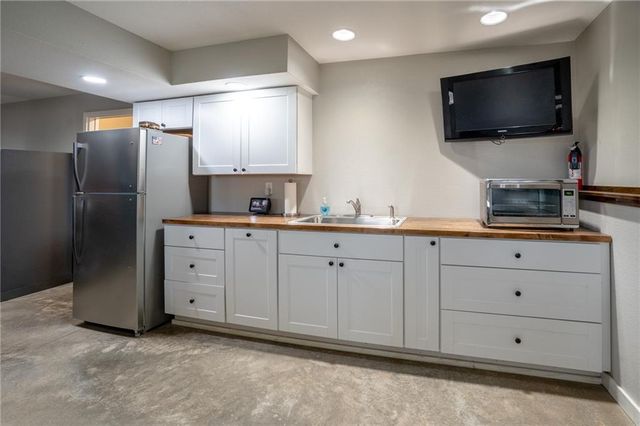 385 Lake Viking Terrace, Gallatin, MO 64640