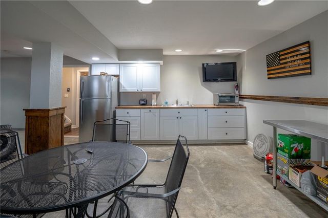 385 Lake Viking Terrace, Gallatin, MO 64640