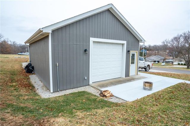 385 Lake Viking Terrace, Gallatin, MO 64640