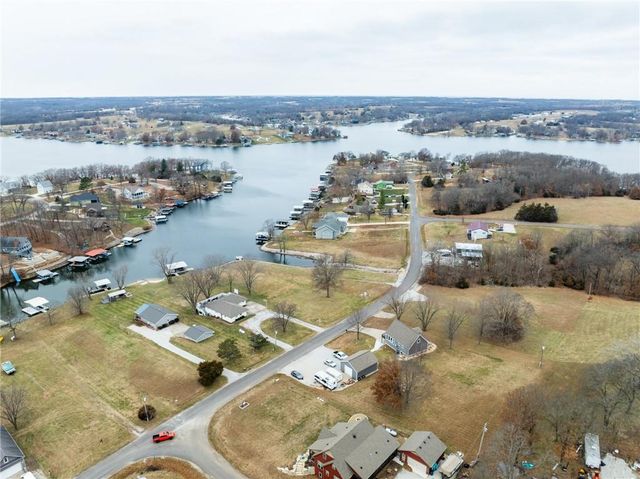 385 Lake Viking Terrace, Gallatin, MO 64640