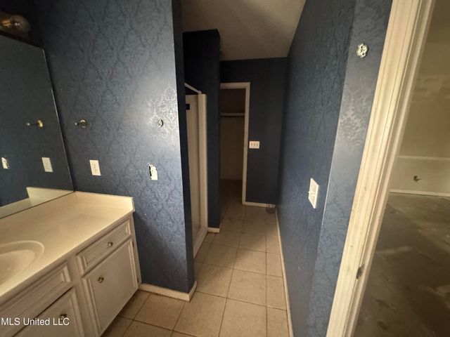 14 Fawn Grove, Jackson, MS 39212