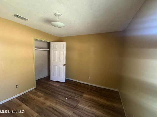 14 Fawn Grove, Jackson, MS 39212