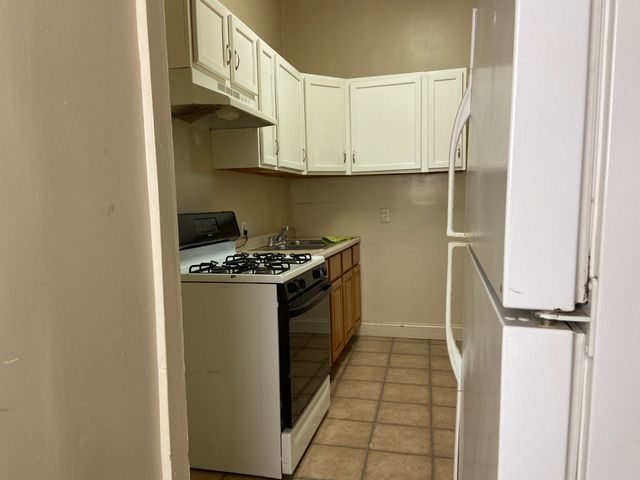 2440 W Lexington Street, Chicago, IL 60612