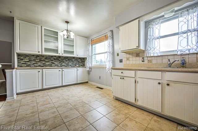 1857 E Rose Center Road, Holly, MI 48442