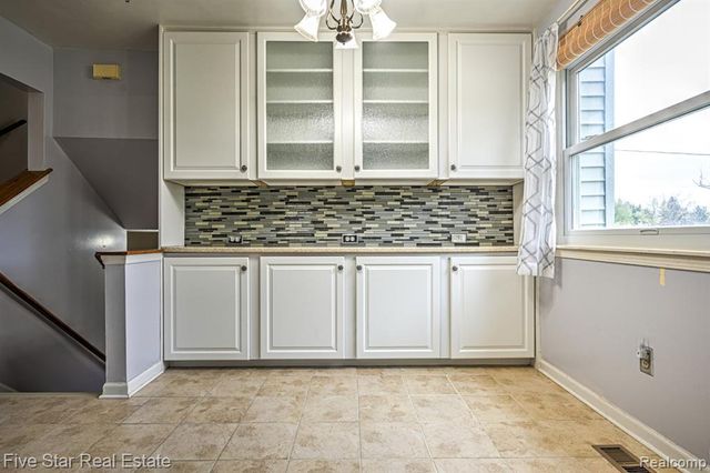 1857 E Rose Center Road, Holly, MI 48442