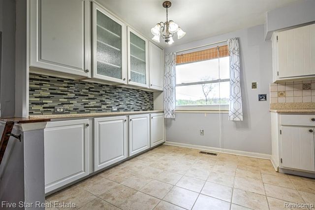 1857 E Rose Center Road, Holly, MI 48442