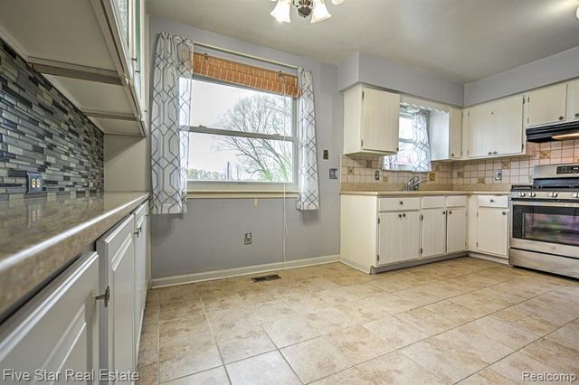 1857 E Rose Center Road, Holly, MI 48442