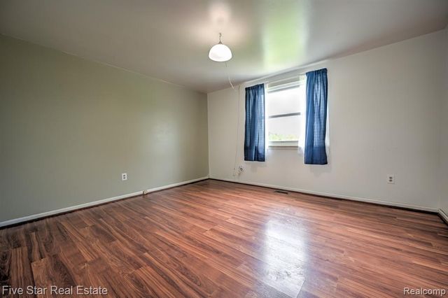 1857 E Rose Center Road, Holly, MI 48442