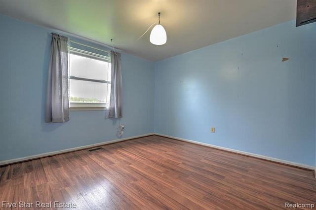 1857 E Rose Center Road, Holly, MI 48442