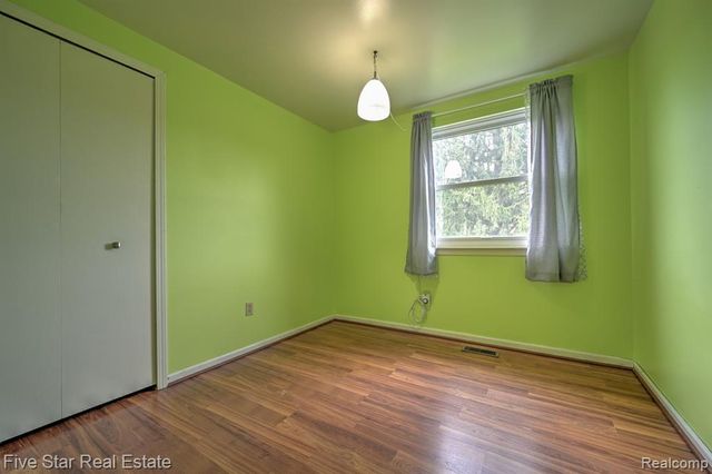 1857 E Rose Center Road, Holly, MI 48442