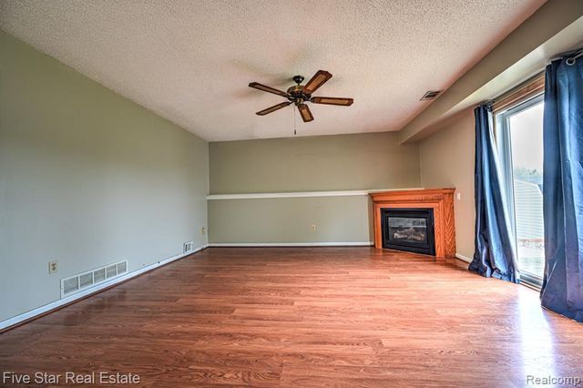 1857 E Rose Center Road, Holly, MI 48442