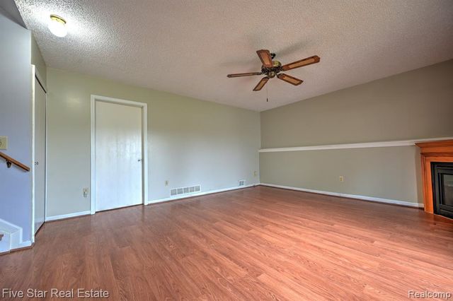 1857 E Rose Center Road, Holly, MI 48442