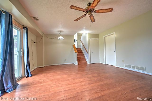 1857 E Rose Center Road, Holly, MI 48442