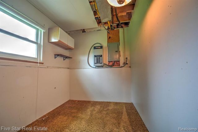 1857 E Rose Center Road, Holly, MI 48442