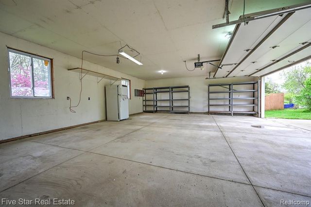 1857 E Rose Center Road, Holly, MI 48442