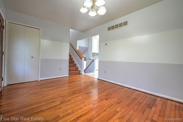 1857 E Rose Center Road, Holly, MI 48442