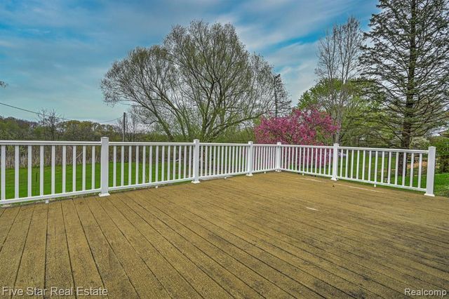 1857 E Rose Center Road, Holly, MI 48442