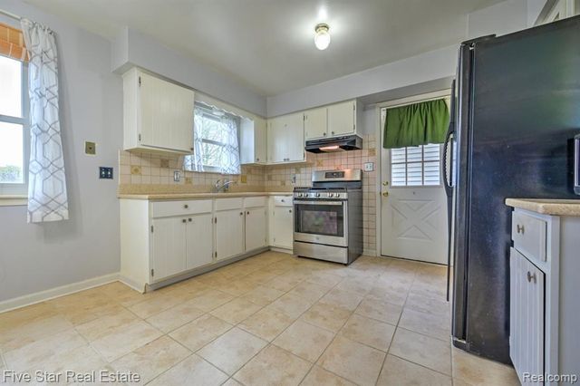 1857 E Rose Center Road, Holly, MI 48442