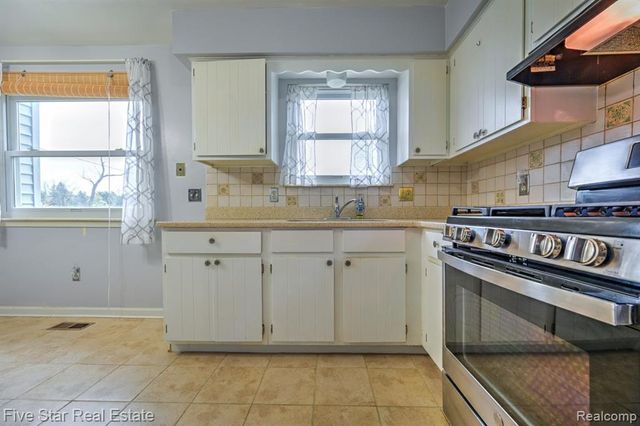 1857 E Rose Center Road, Holly, MI 48442