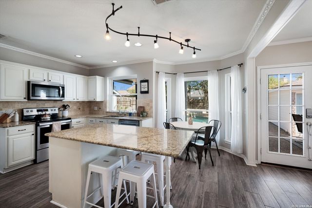 25167 Flying Arrow, San Antonio, TX 78258