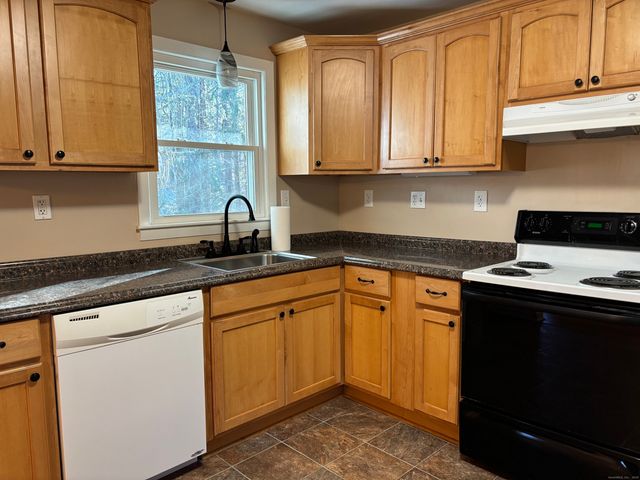 897 Colonel Ledyard Highway, Ledyard, CT 06339