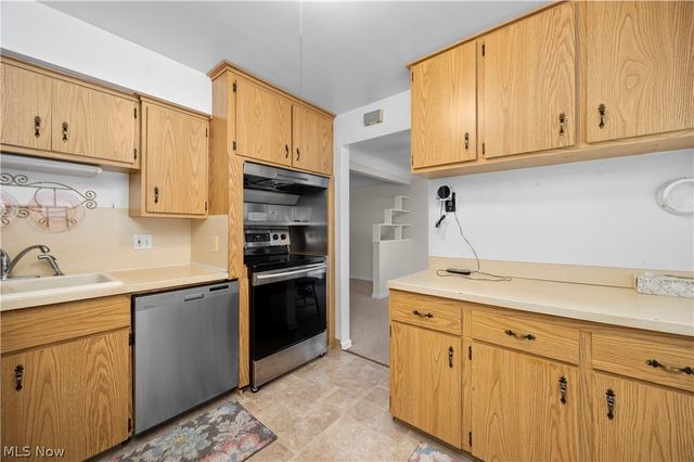 9242 W 130th Street, Strongsville, OH 44136