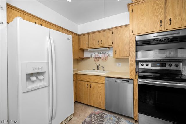 9242 W 130th Street, Strongsville, OH 44136