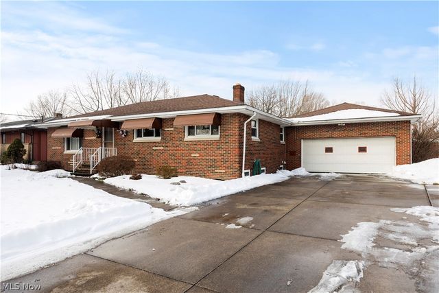 9242 W 130th Street, Strongsville, OH 44136