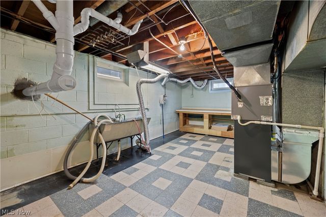 9242 W 130th Street, Strongsville, OH 44136