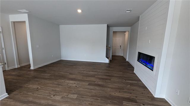 840 Point Place Drive, Loganville, GA 30052