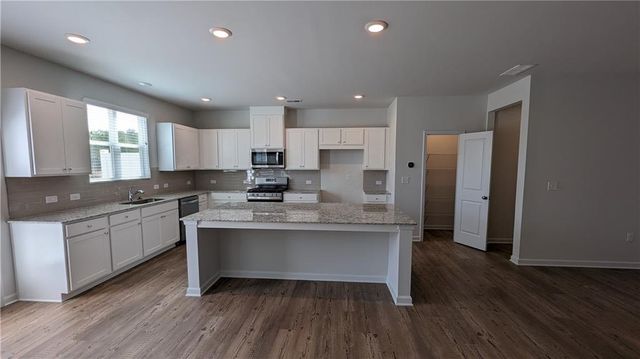 840 Point Place Drive, Loganville, GA 30052