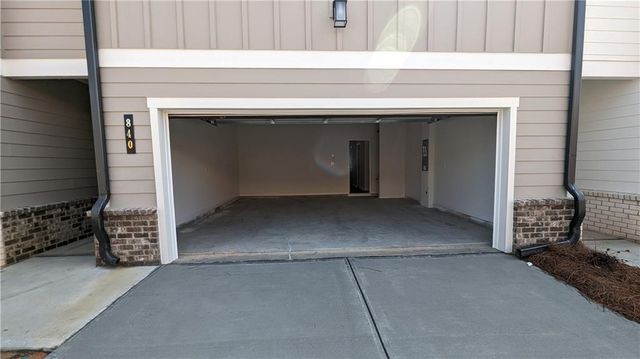 840 Point Place Drive, Loganville, GA 30052