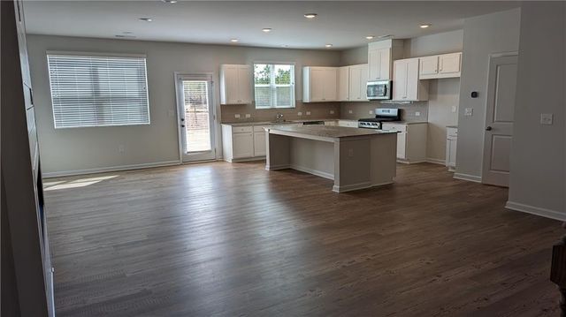 840 Point Place Drive, Loganville, GA 30052