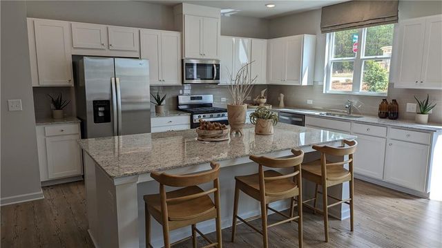 840 Point Place Drive, Loganville, GA 30052
