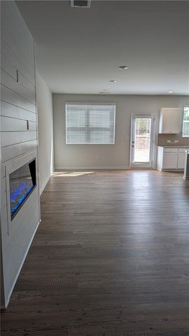 840 Point Place Drive, Loganville, GA 30052