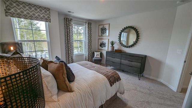 840 Point Place Drive, Loganville, GA 30052