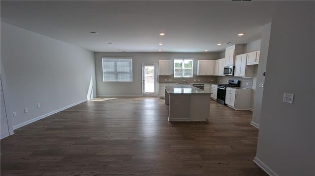 840 Point Place Drive, Loganville, GA 30052