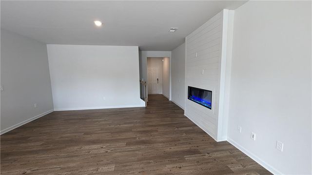 840 Point Place Drive, Loganville, GA 30052