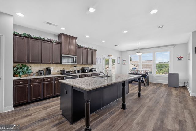 3952 Ivy Gate Drive, Buford, GA 30519