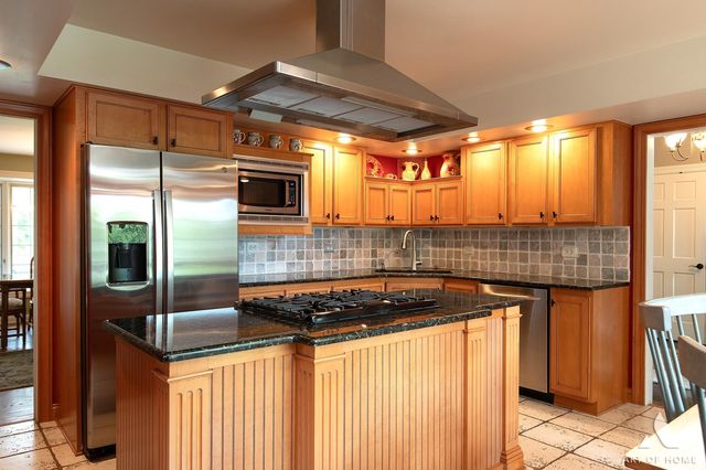 304 S Circle Drive, Palatine, IL 60067